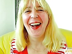 Ома (68) haarig Гейл blaesst унд унд fickt ден Дик